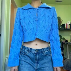 Cropped blue statement knit sweater